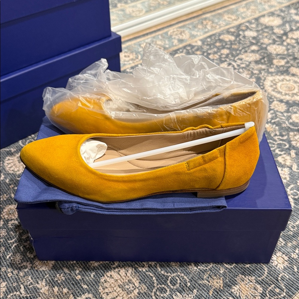 Italeau Suede Flats in Mustard Yellow